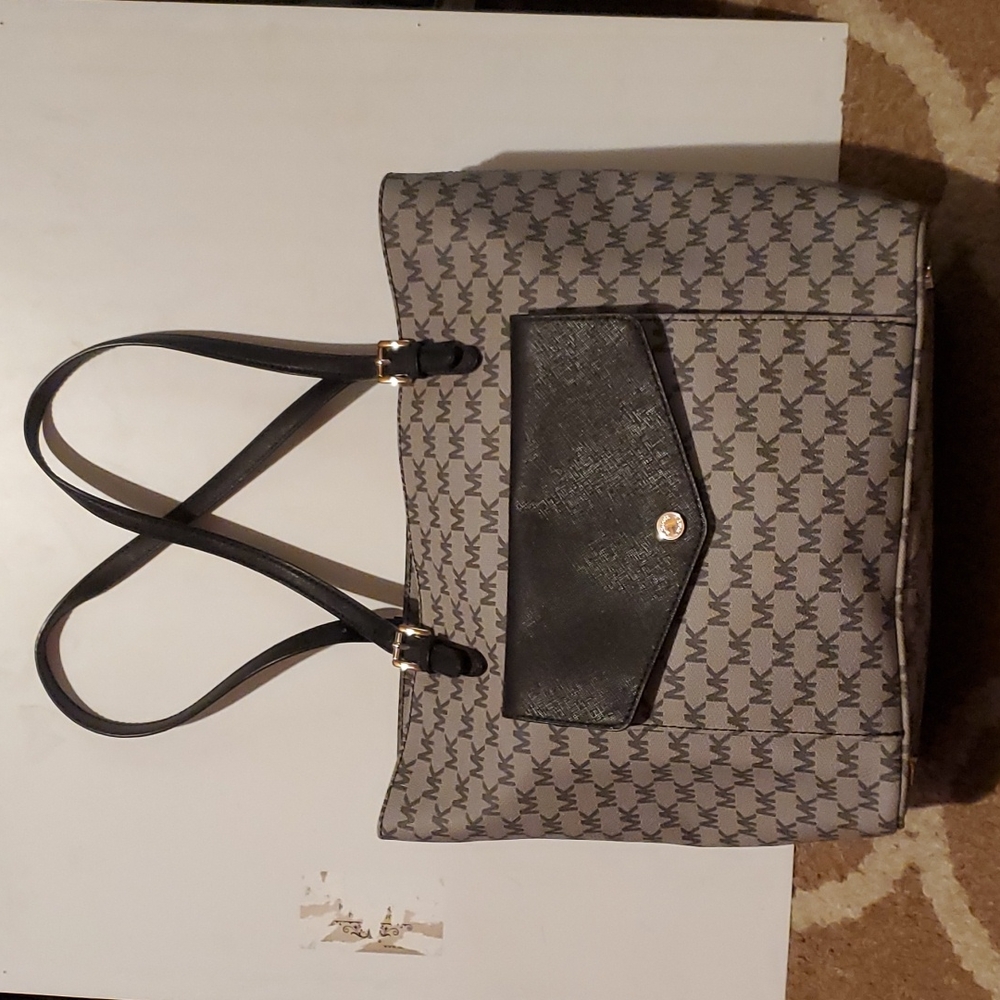 Michael Kors Vinel Signature MK Black & Gray Tote